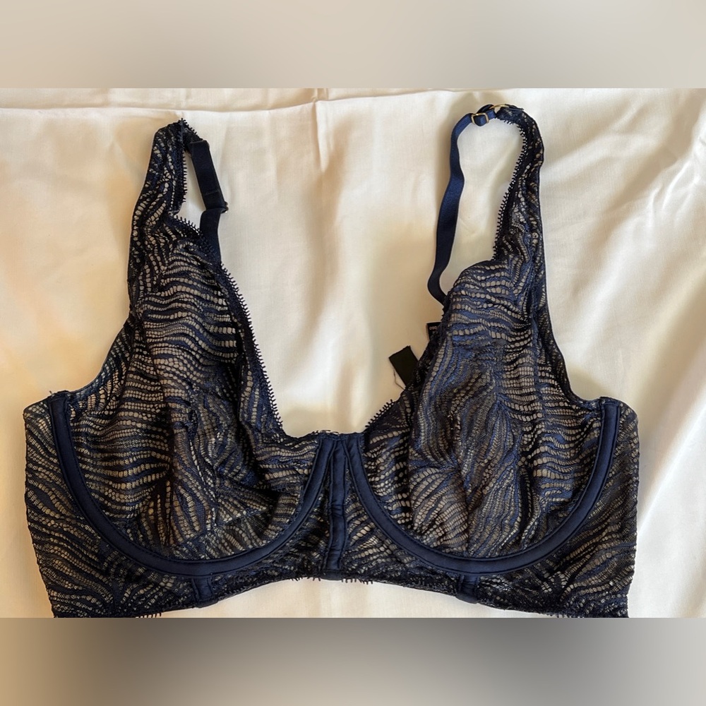 Victoria’s Secret navy unlined plunge bra 36D
